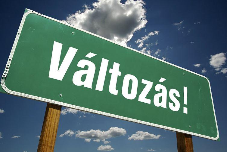 változások