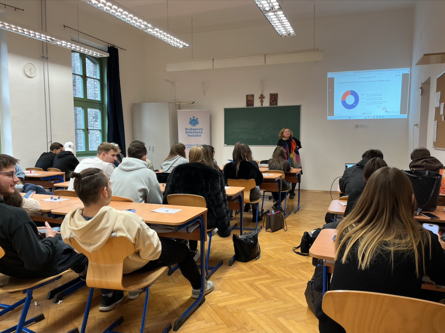 Az online vásárlás veszélyei Fogyasztóvédelmi előadás a Szent Anna Görögkatolikus Gimnázium és Technikumban