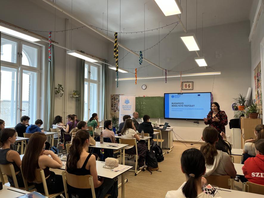 A Budapesti Békéltető Testület az ELTE Trefort Ágoston Gyakorló Gimnázium diákjainak tartott interaktív fogyasztóvédelmi előadást a FAIRCOMADR projekt keretében.